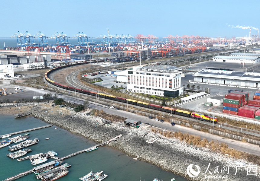 Батыс құрлық-теңіз жаңа дәлізінің 2026 жылғы алғашқы жүк пойызы жолға шықты