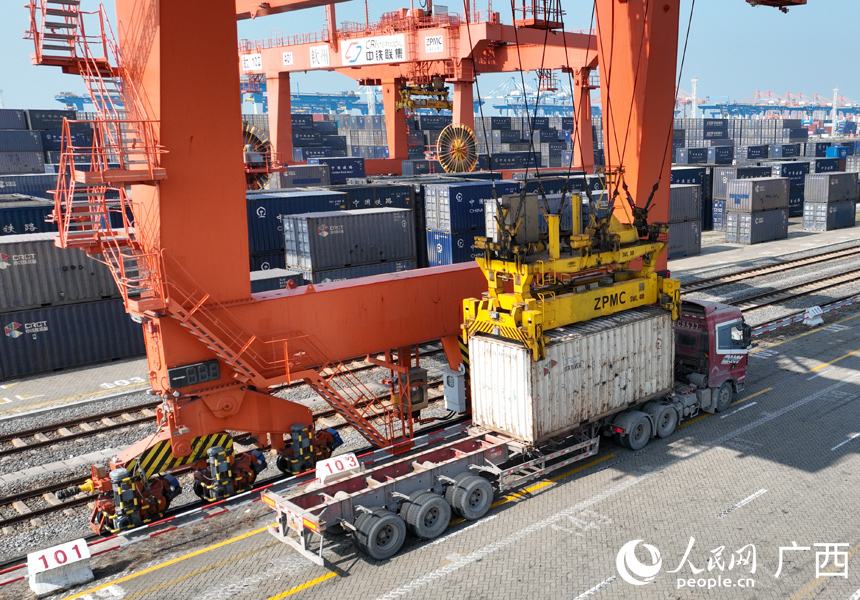 Батыс құрлық-теңіз жаңа дәлізінің 2026 жылғы алғашқы жүк пойызы жолға шықты