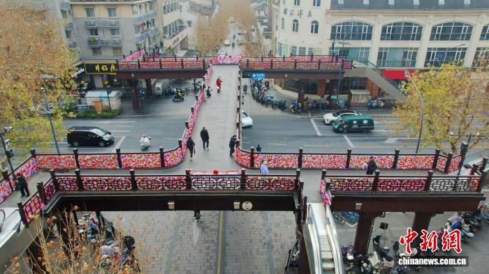 Чжэцзянның Ханчжоу қаласында «Әжелердің гүл көшесі» ашылды