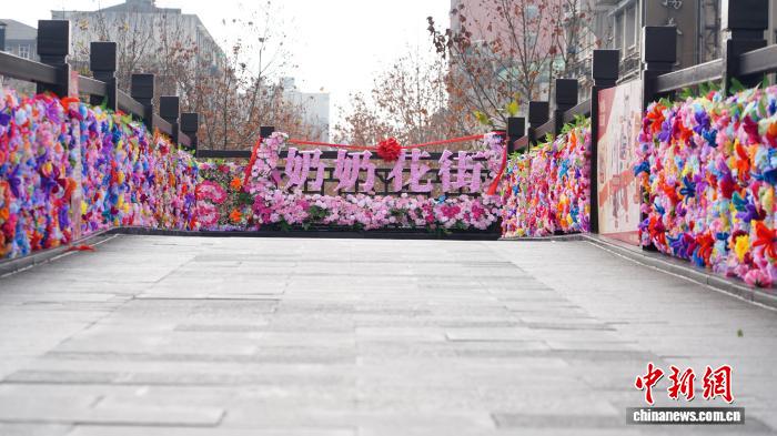 Чжэцзянның Ханчжоу қаласында «Әжелердің гүл көшесі» ашылды