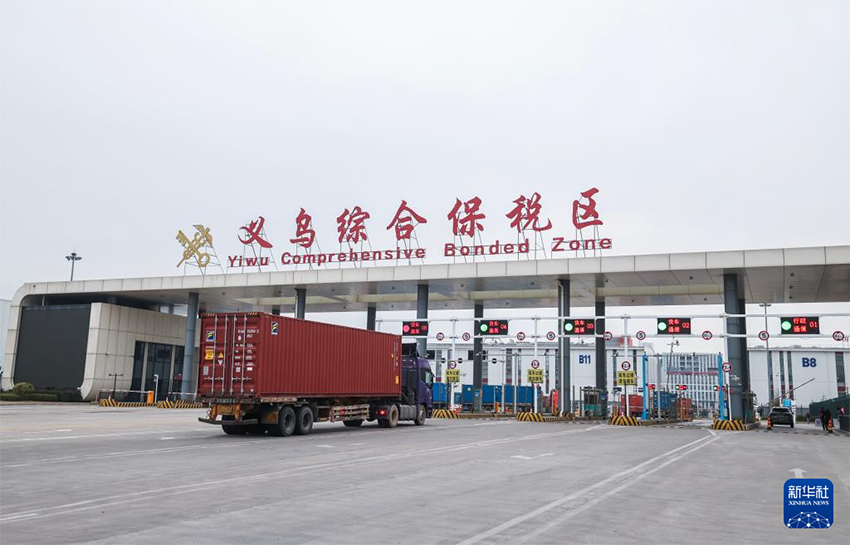 Иу, Чжэцзян: «Болат түйе керуенмен» келген шетелдік жаңа жылдық тауарлар