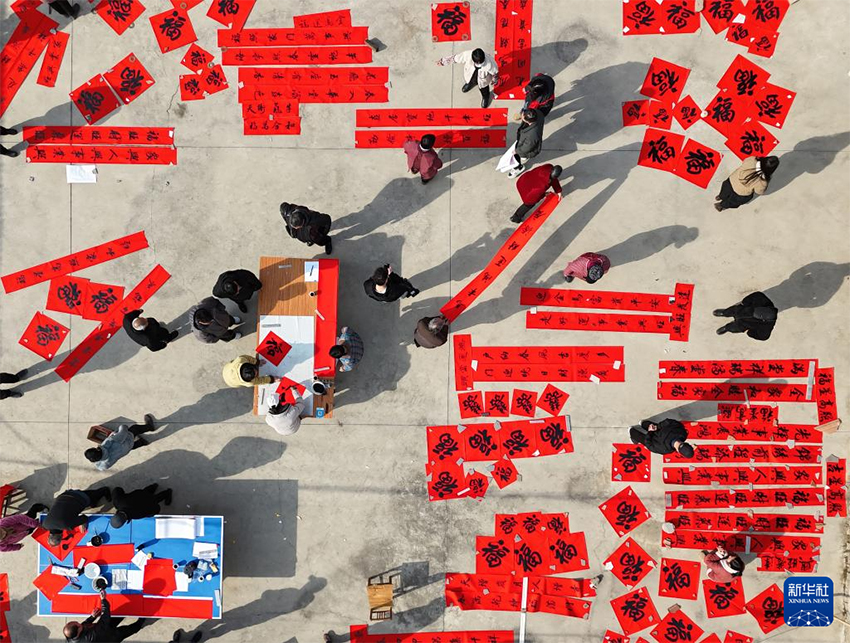 Жаңа жылға дайындық: көшелерде Көктем мерекесінің лебі айқын сезіле бастады