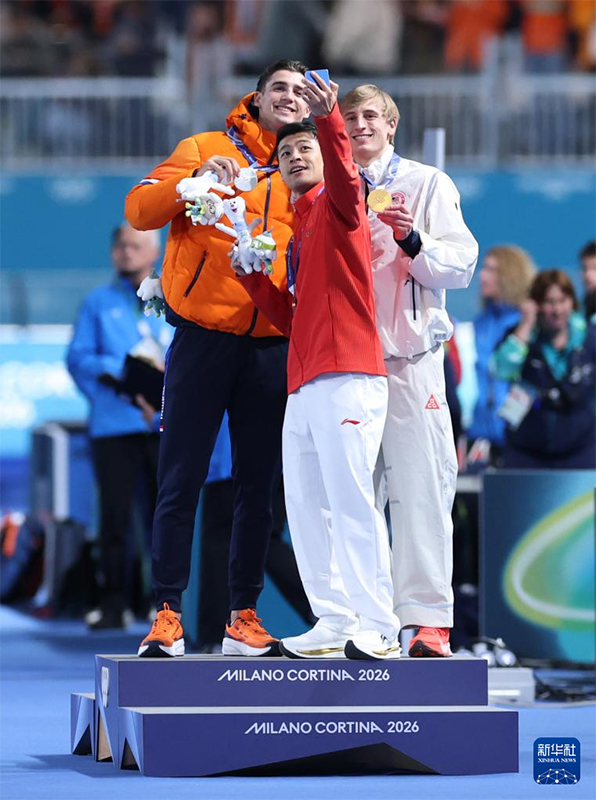 Конькимен сырғанауда Нин Чжунянь ерлер арасындағы 1000 метрлік жарыста қола медаль жеңіп алды