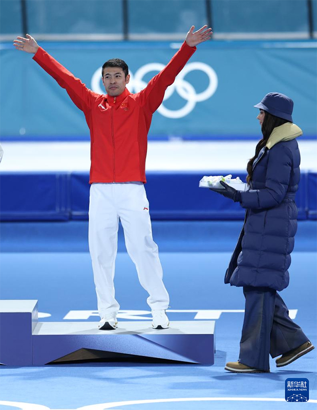 Конькимен сырғанауда Нин Чжунянь ерлер арасындағы 1000 метрлік жарыста қола медаль жеңіп алды