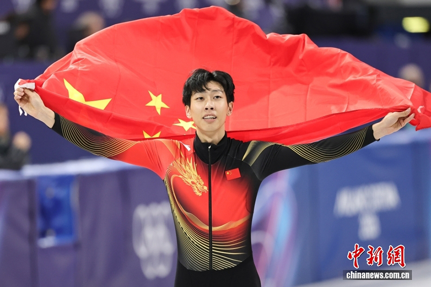 Қытайлық ойыншы Сунь Лун ерлер арасында 1000 метрге конькимен жүгіруден күміс медаль жеңіп алды