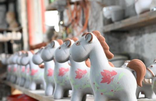 Хэбэйдың Цычжоу пешінде күйдіріліп дайындалатын жылқы мәдени өнімдеріне сұраныс артты