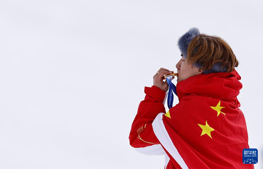 Ерлер арасындағы еңістегі кедергілерді жеңу дағдысы бойынша Су Имин алтын медаль алды