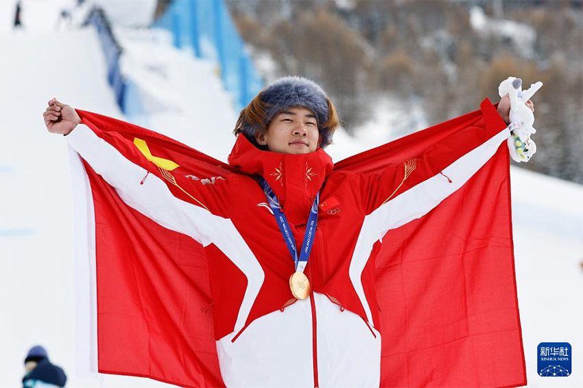 Ерлер арасындағы еңістегі кедергілерді жеңу дағдысы бойынша Су Имин алтын медаль алды