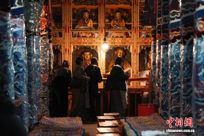 Тибет Жаңа жылында Сицзандағы Дрепунг ғибадатханасы туристерге толды