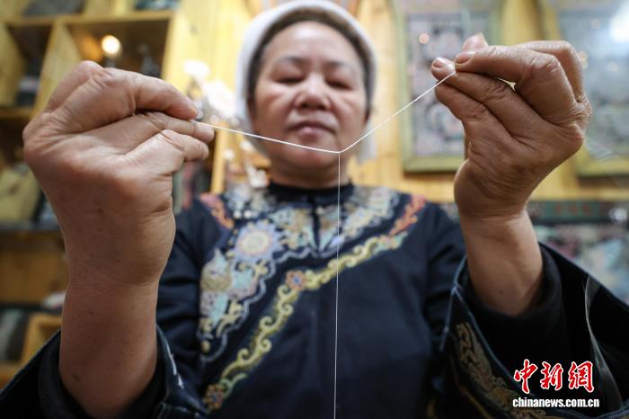 Қытай кестесінің «тірі қазынасы» –  Шуй ұлтының жылқы құйрығы кестесі