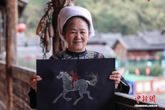 Қытай кестесінің «тірі қазынасы» – Шуй ұлтының жылқы құйрығы кестесі