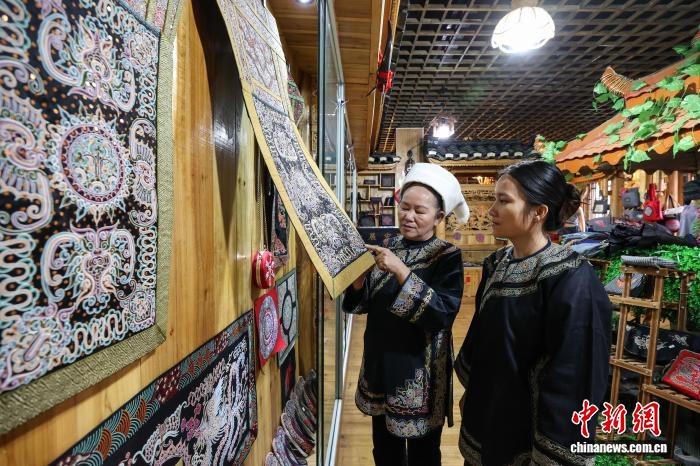 Қытай кестесінің «тірі қазынасы» –  Шуй ұлтының жылқы құйрығы кестесі