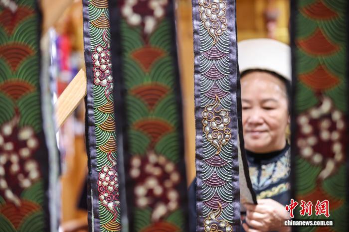 Қытай кестесінің «тірі қазынасы» –  Шуй ұлтының жылқы құйрығы кестесі