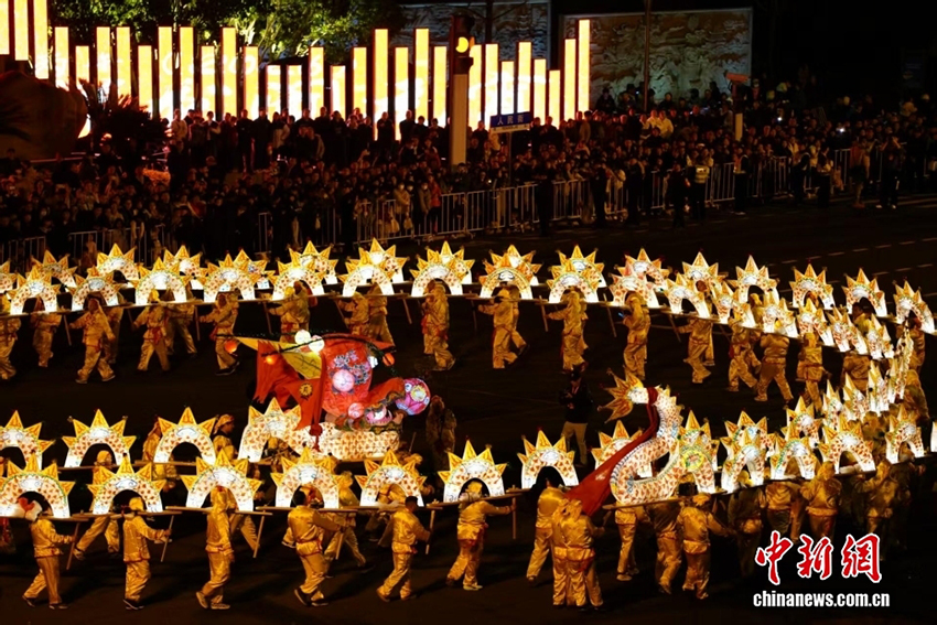 Әр өңір тұрғындары Юаньсяо (Шамдар) мейрамын қарсы алуда