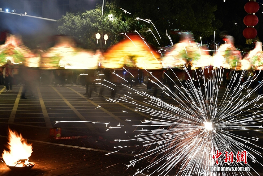 Әр өңір тұрғындары Юаньсяо (Шамдар) мейрамын қарсы алуда