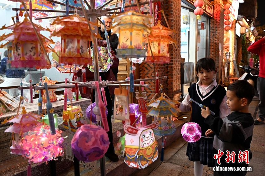 Әр өңір тұрғындары Юаньсяо (Шамдар) мейрамын қарсы алуда