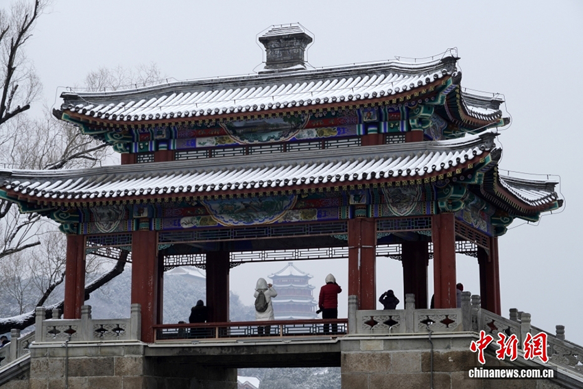 Бейжіңде қар жауып, Ихэюань бақшасында туристер көбейді