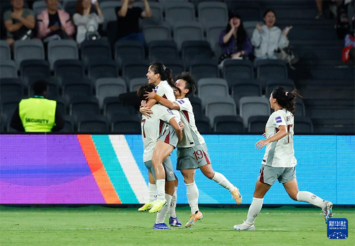 Жаңбырлы түндегі бәсеке: Қытай әйелдер құрамасы Азия Кубогында үш рет қатарынан жеңіске жетіп, ширек финалға шықты