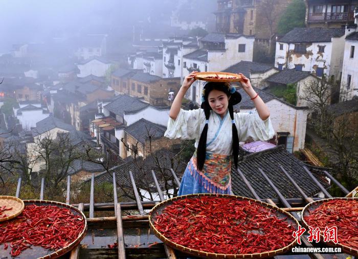 Қытайдағы ең әдемі ауыл және көктемгі жаңбыр