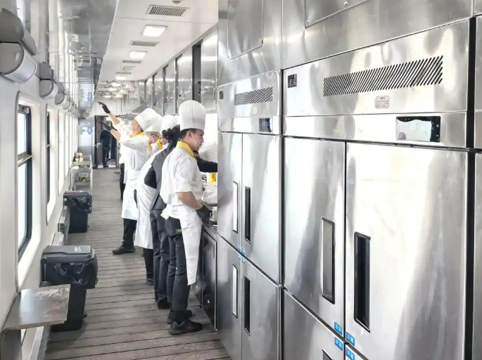 Шыңжаң темір жолы туристік пойыздарды жаңартып, «жылжымалы қонақ үйлерді» салды