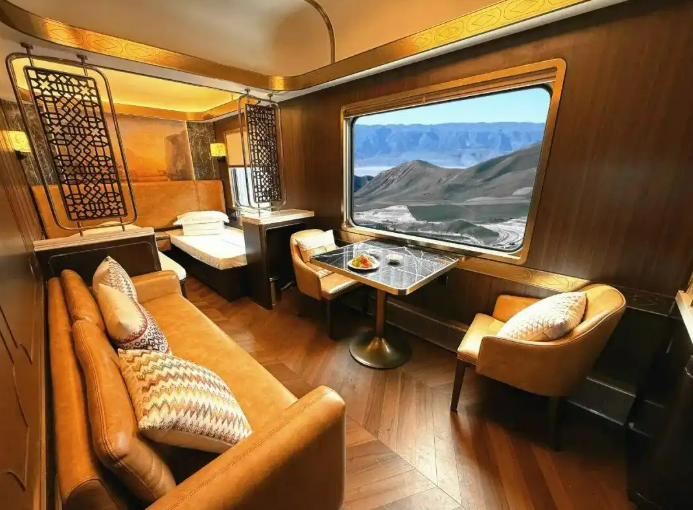 Шыңжаң темір жолы туристік пойыздарды жаңартып, «жылжымалы қонақ үйлерді» салды