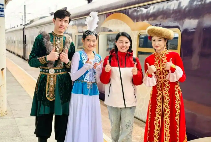 Шыңжаң темір жолы туристік пойыздарды жаңартып, «жылжымалы қонақ үйлерді» салды