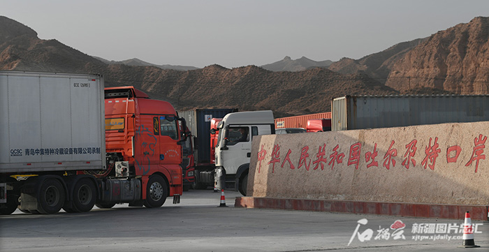 Қаңтар-ақпан айларында Шыңжаң шекара бекеттерінде жүк пен адам ағыны қауырт артты